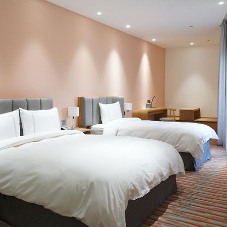 Phoenix Hotel 台中市 エクステリア 写真