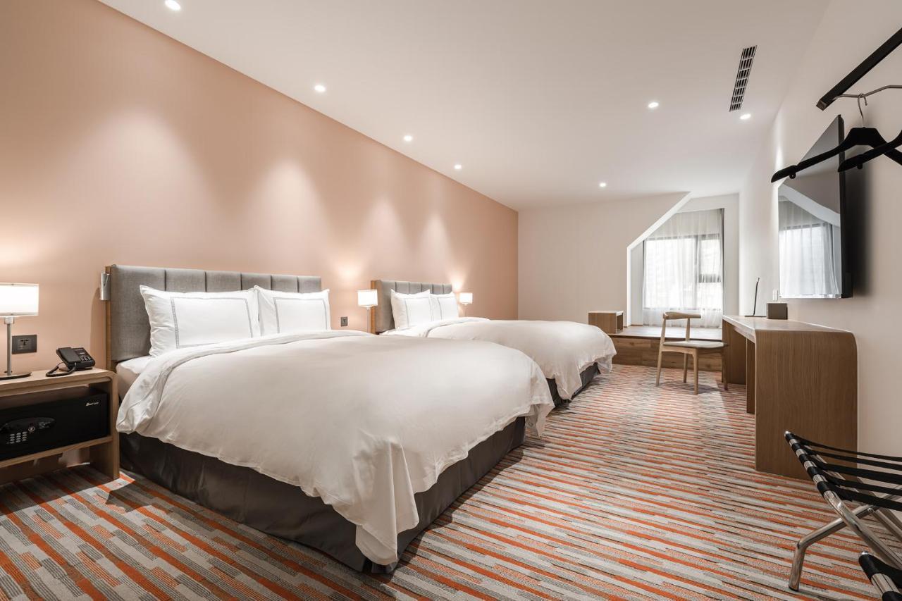 Phoenix Hotel 台中市 エクステリア 写真